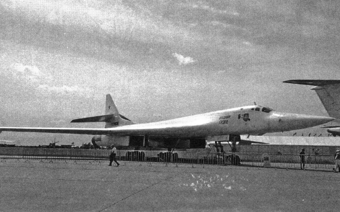 Сверхзвуковой ракетоносец Ту-160