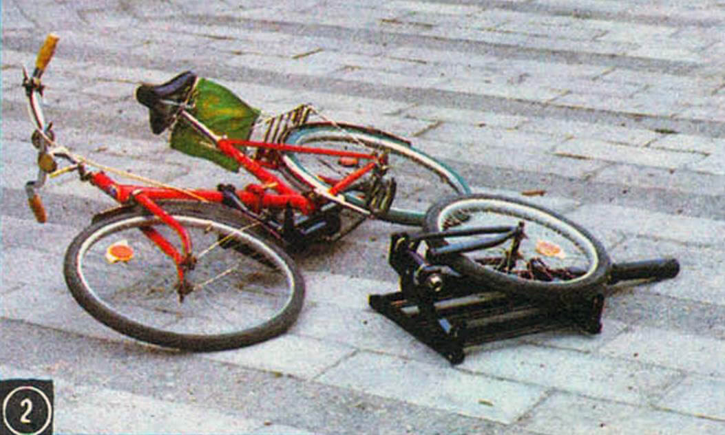 Обычный складной велосипед превращается в трехколесный веломобиль благодаря оригинальной «приставке», разработанной москвичом Игорем Грицаевым