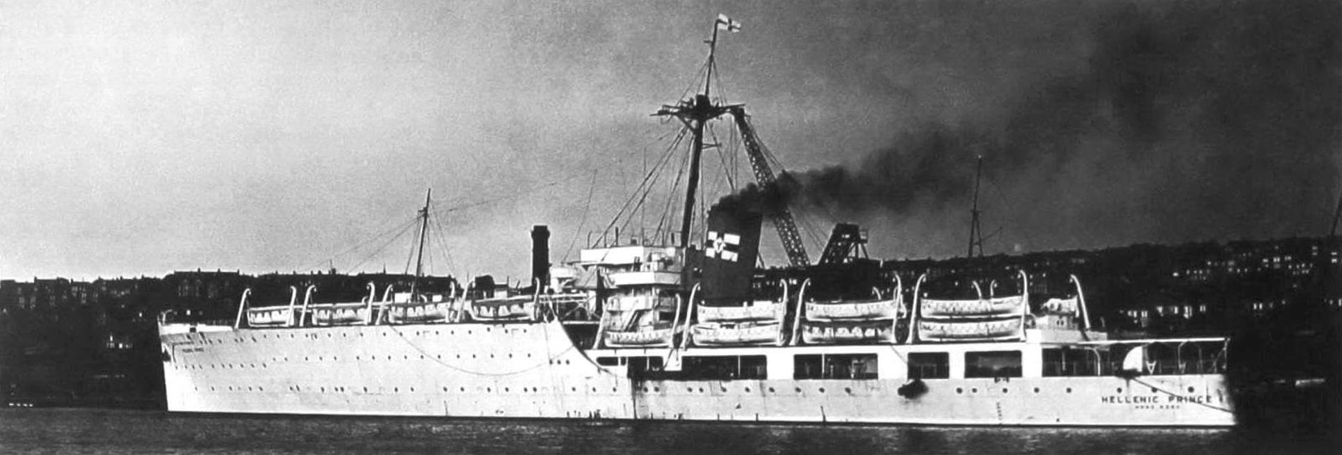 Пассажирское судно «Хелленик Принс» (бывший «Альбатрос») на верфи «Барри Докс» по завершении переоборудования, 1949 год. На корме виден порт приписки - Гонконг