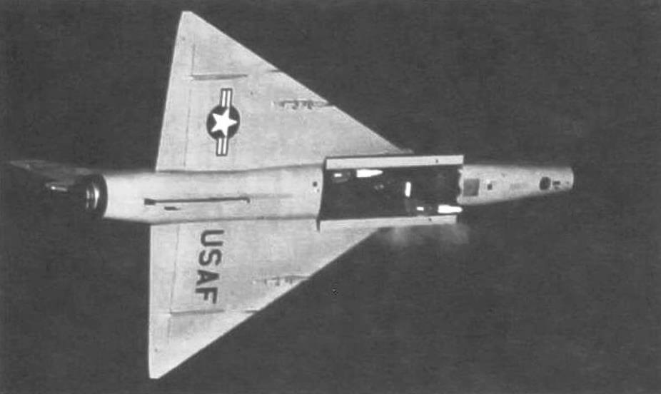 1981 год F-106А (59-0027) из 119-й эскадрильи в Атлантик-Сити, штат Нью-Джерси Створки ракетного отсека открыты, пусковые установки АIМ-4 опущены