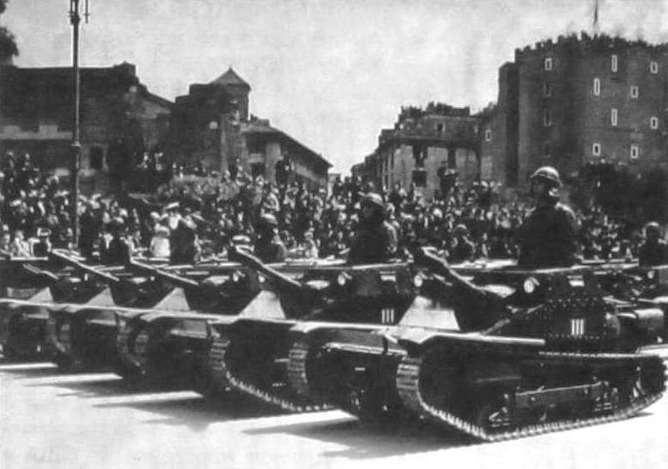 Огнеметные танкетки во время парада в Риме, 1939 год