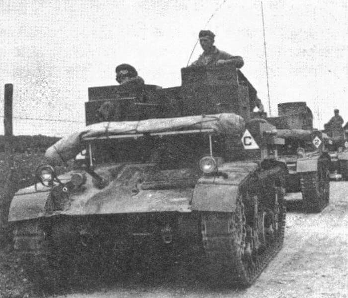 Колонна легких танков М2АЗ во время летних маневров, 1939 год
