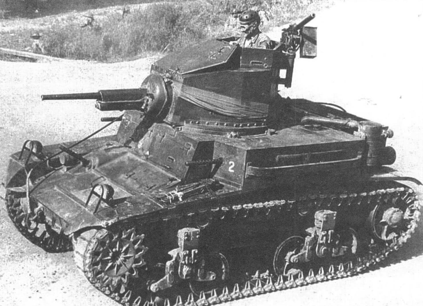Легкий танк М2А4 из состава 2-й танковой дивизии армии США. 1941 год. Эта машина оснащена дизельным двигателем Guiberson Т-1020