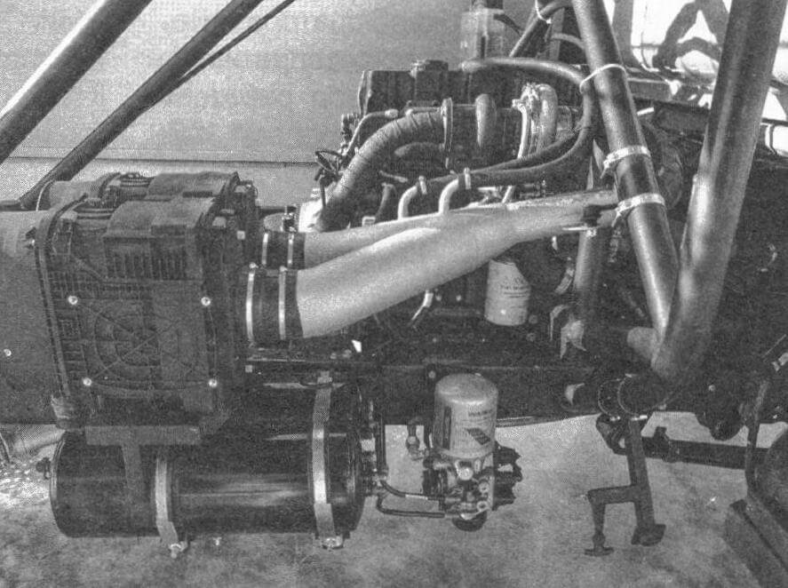 Двигатель тоже другой: вместо Cummins ISF 2.8 установили ЯМЗ-534