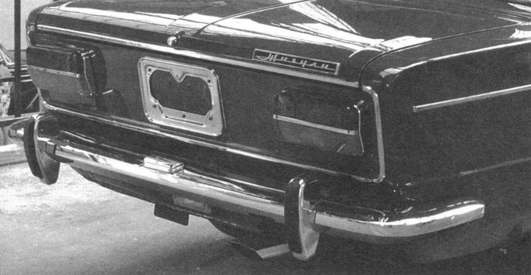 Ранние машины комплектовались хромированными рамками под номерные знаки и насадкой на выхлопную трубу