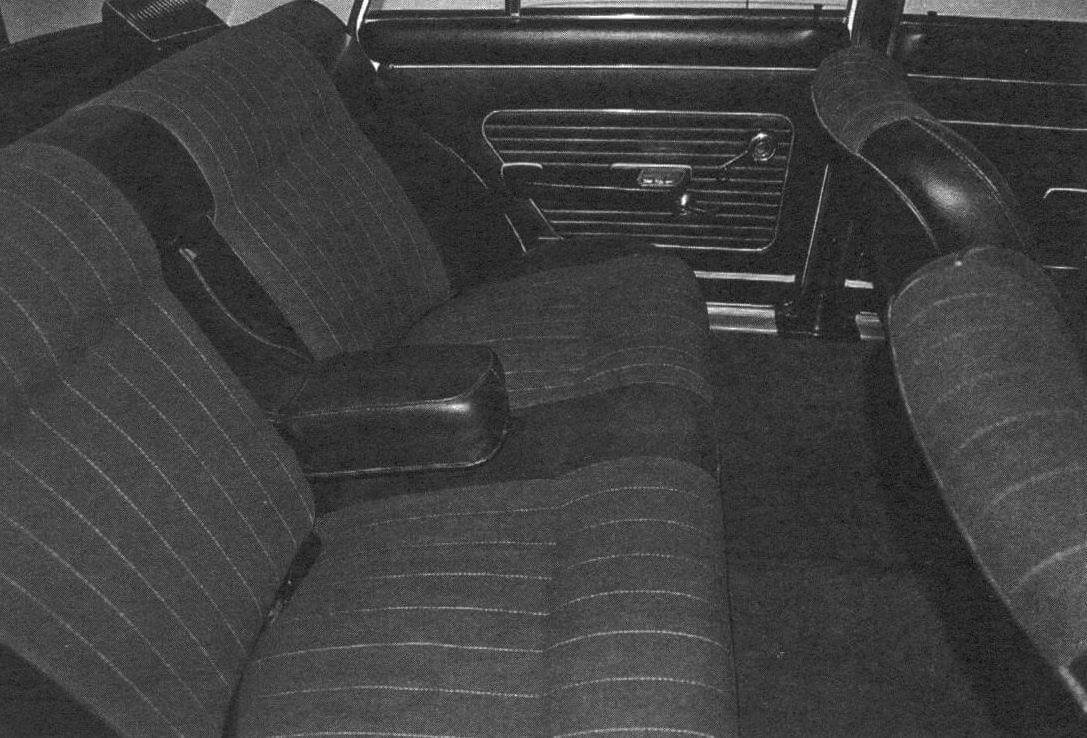 На этом фото видно, насколько просторнее салон у модели Fiat 125 по сравнению с отечественной «классикой»