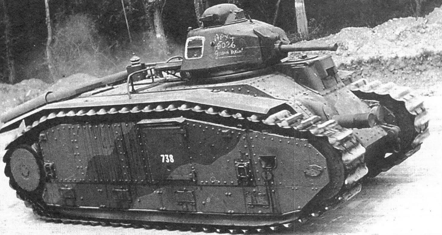 Тяжелый танк B1bis покидает территорию завода FCM, май 1940 года