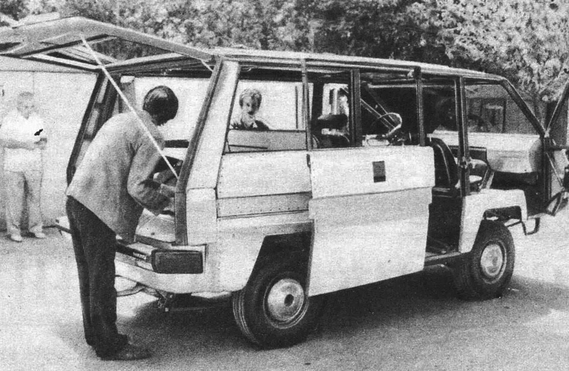 Car SABS-2 in the process of construction. Note how the side door opens.