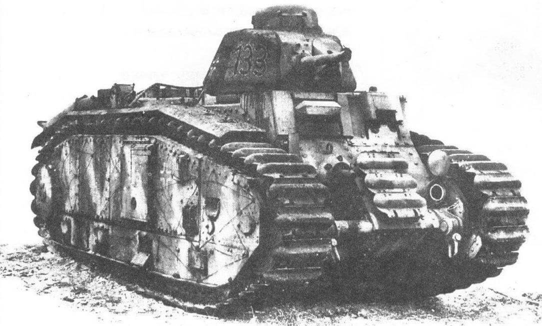 Огнеметный танк В2 (FI) из состава 213-го танкового батальона Вермахта. Огнемет установлен в корпусе вместо 75-мм пушки, бак для огнесмеси располагался на корме танка
