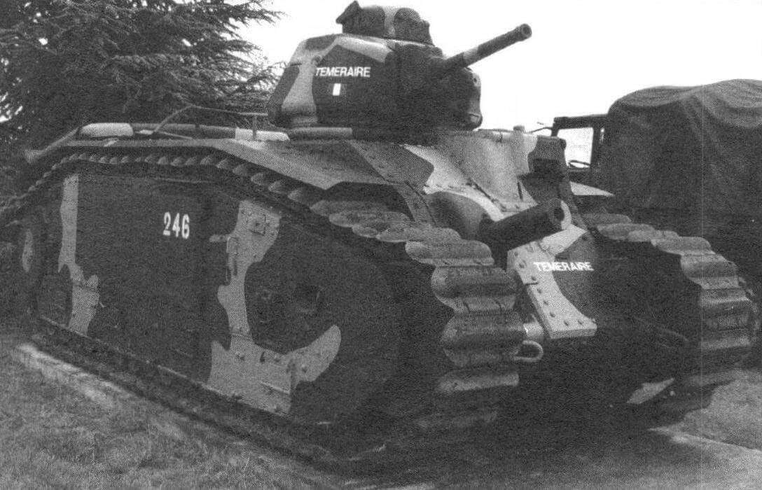 Один из двух танков B1bis хранится ныне в военном лагере Mourmelon-le-Grand, Франция