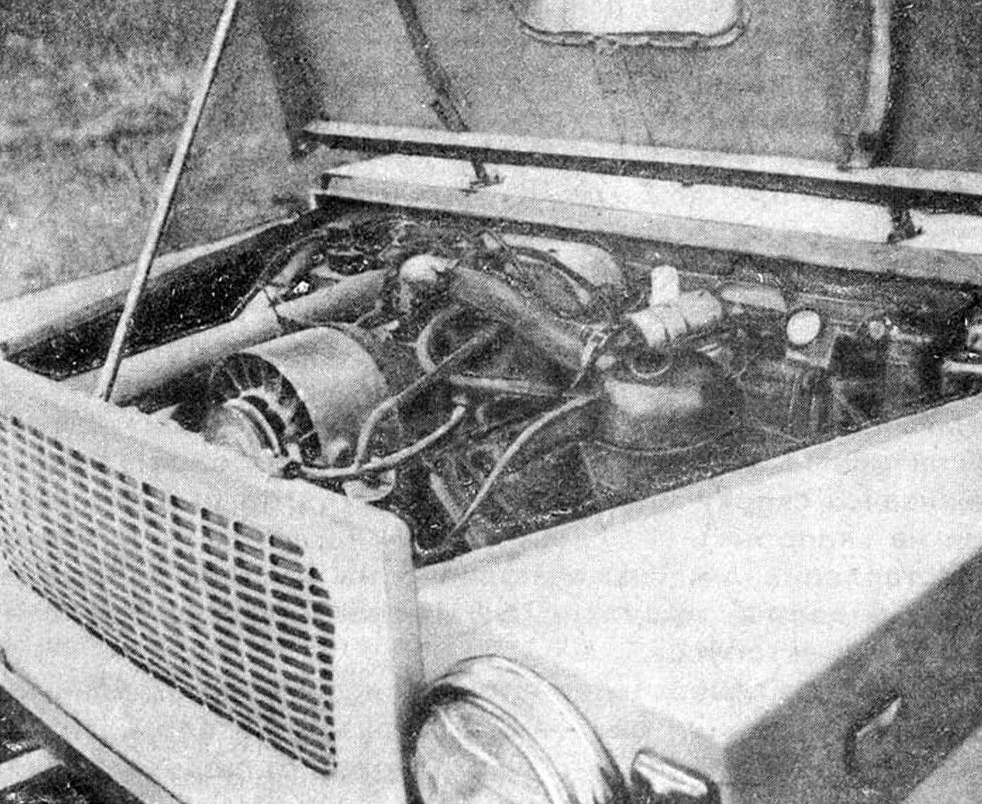 На автомобиле установлен двигатель МеМ3-968М.