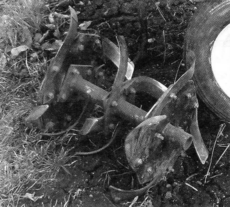 Tillage cutters for walk-behind tractor. The outer knives on each block are installed on additional flanges