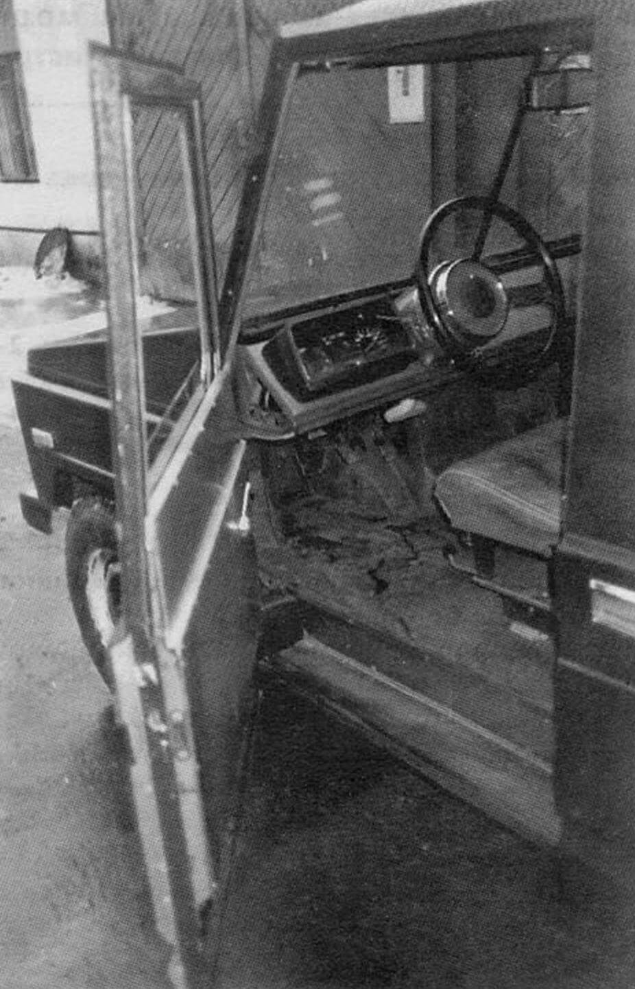 Driver's seat. The instrument panel is small, and everything necessary to control the operation of the machine units is on it.