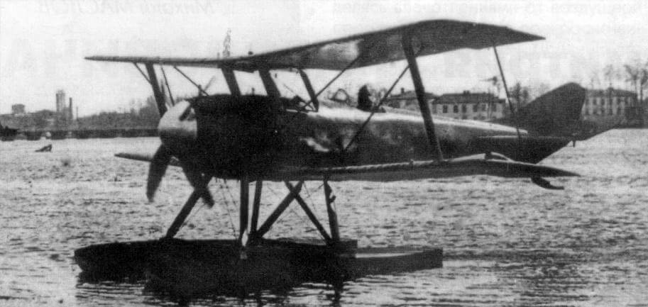 Гидроистребитель МК-1 на поплавках. Петроград, лето 1923 года