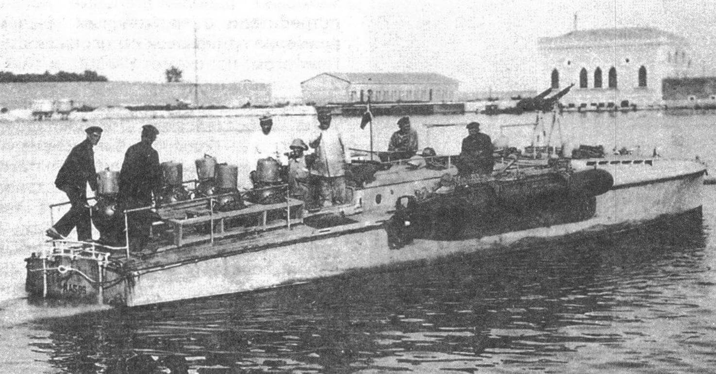 Торпедный катер МАS-95, под электромоторами буксировавший «Миньятту» к входу в бухту 31 октября 1918 года