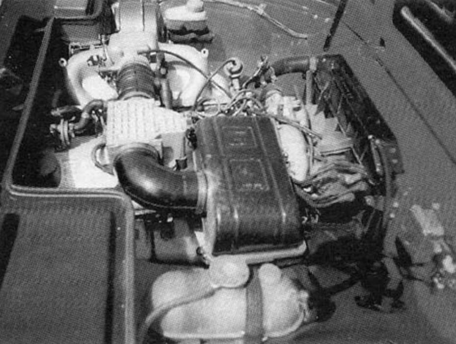 The place under the hood of the Volgov 402 engine gave way to the six-cylinder, in-line, 2.8-liter engine from the BMW 528 model