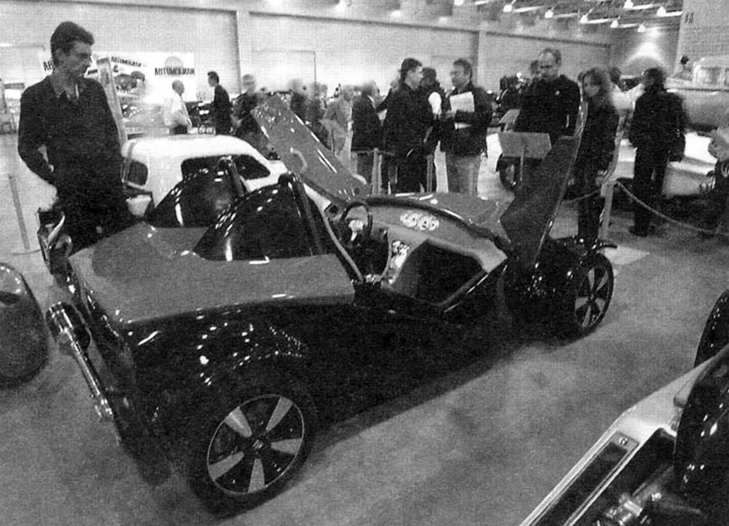 Родстер FOX в экспозиции выставки «Они строили автомобиль» («Андеграунд советского автопрома»). Сентябрь 2011 года, Москва (Крокус Экспо)