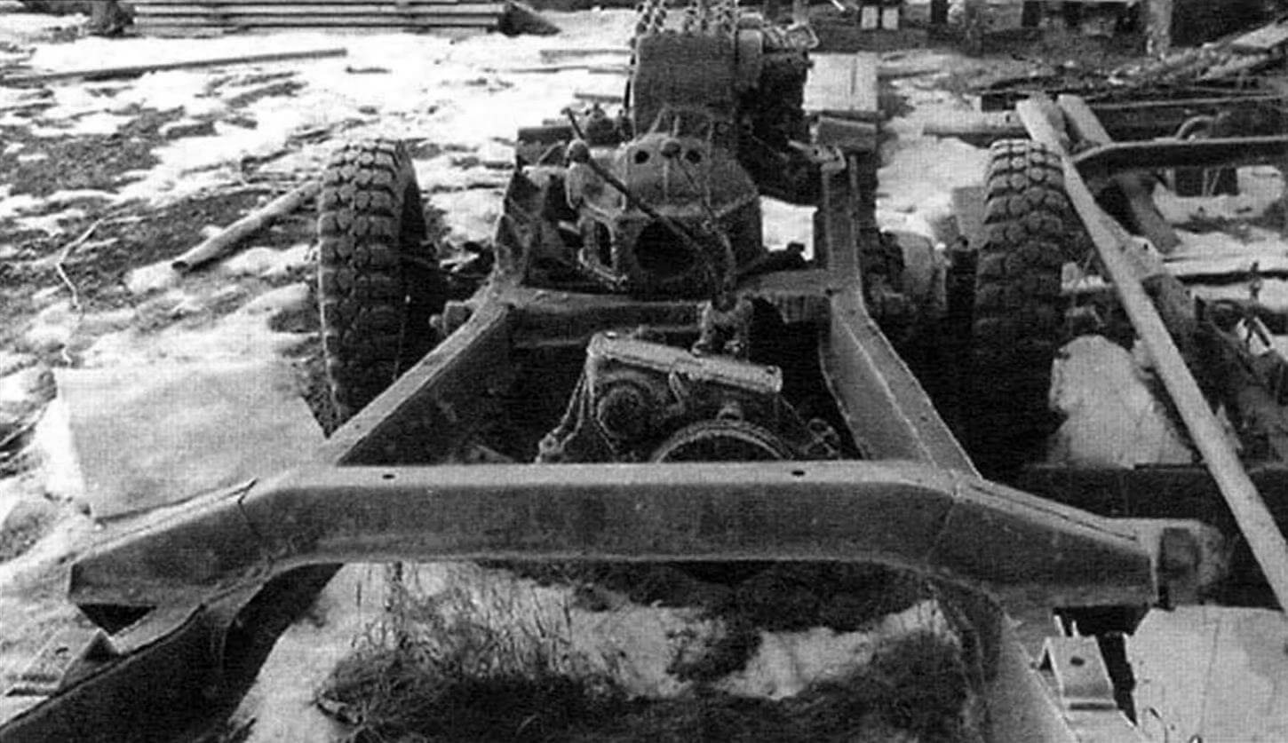 This is where it all started: the frame, axles and transfer case were used from the UAZ-69