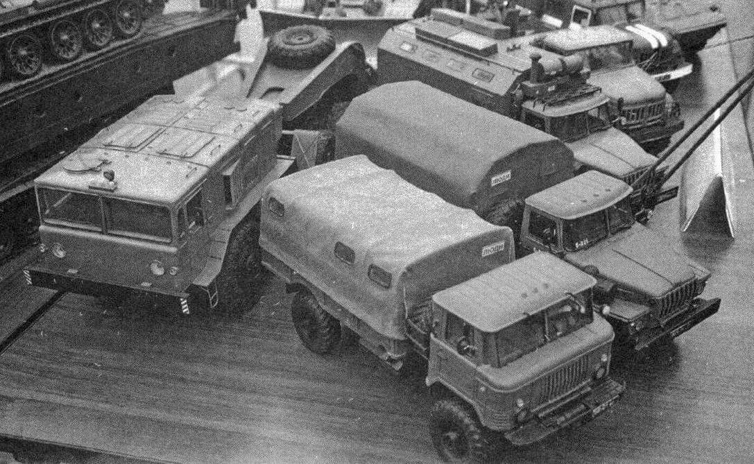 Самодельные радиоуправляемые военные автомобили в масштабе 1:16