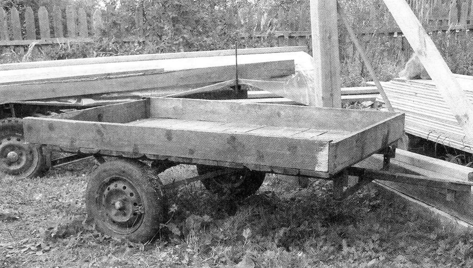 Semi-trailer with a load capacity of 500 kg with a frame from an old bed with armored mesh