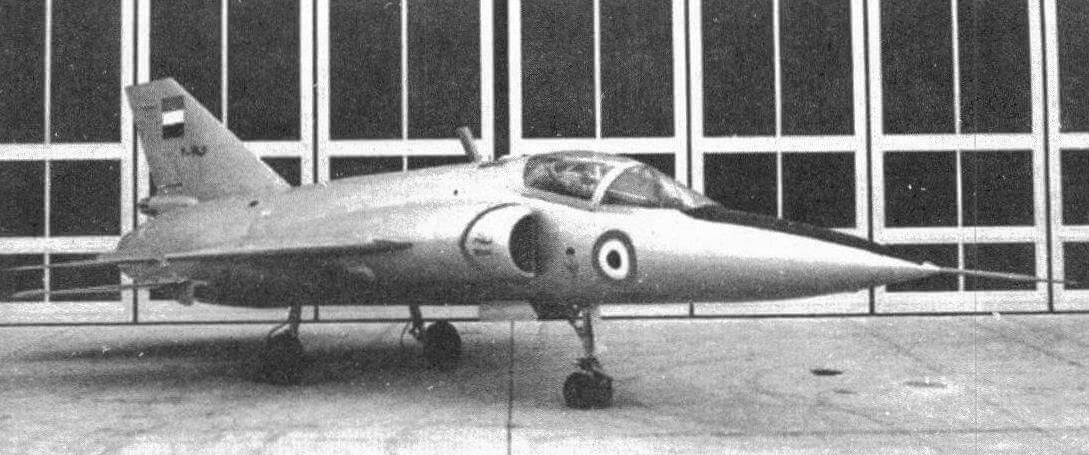 Первый опытный образец НА-300V-1, внешне отличающийся наличием на крыле аэродинамических гребней, как на МиГ-21