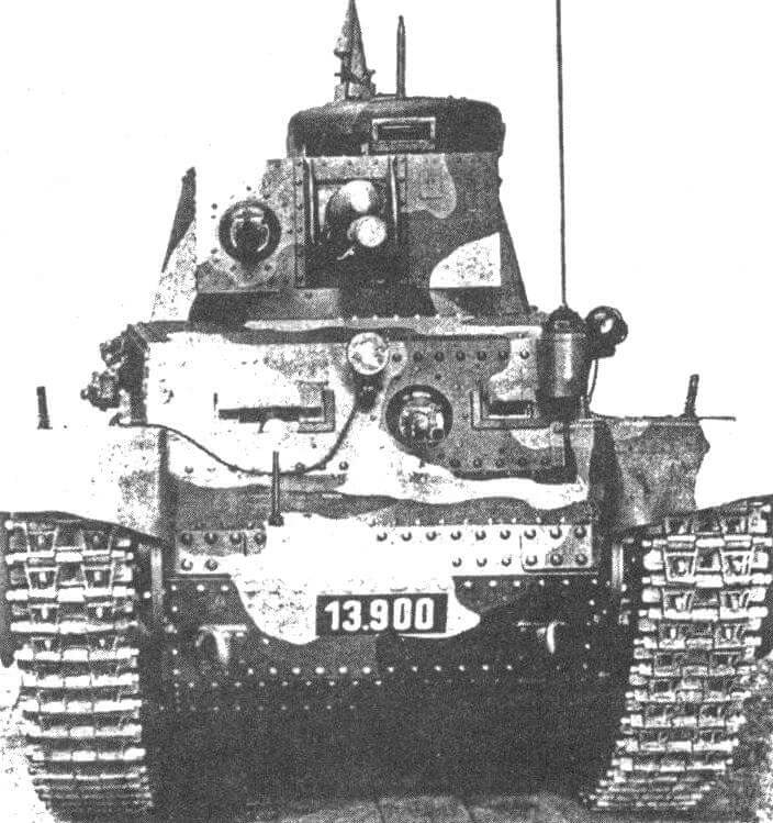 LT vz.35 в типовом камуфляже, принятом в чехословацкой армии и состоявшем из трех цветов: темно-зеленый, желтая охра и красно-коричневый
