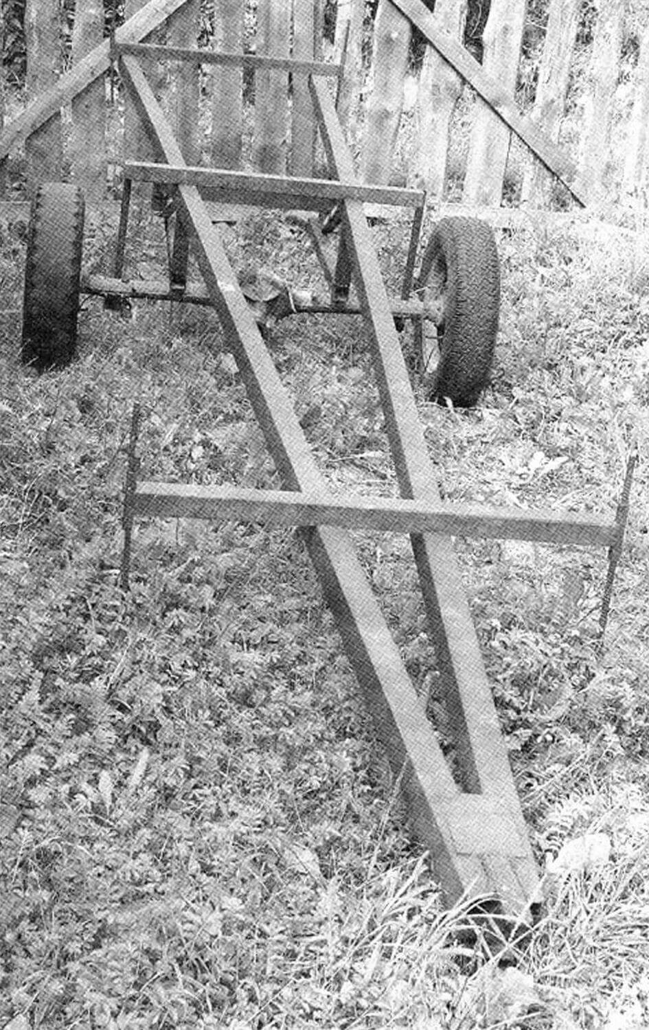Semi-trailer with a load capacity of 500 kg with a frame from an old bed with armored mesh
