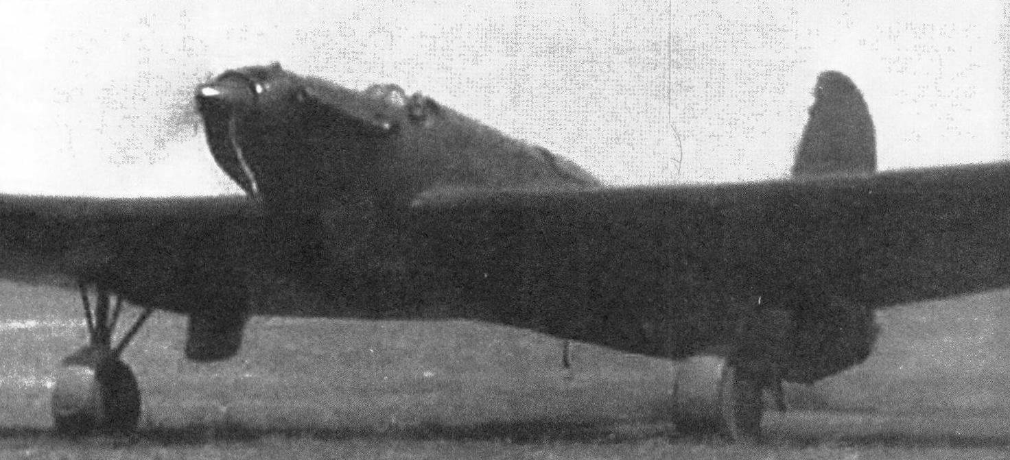 АНТ-36 (ДБ-1) вылетает на поиски стратоплана «Победа-1». Кадр из фильма «Победа» («Мосфильм», 1938 год)