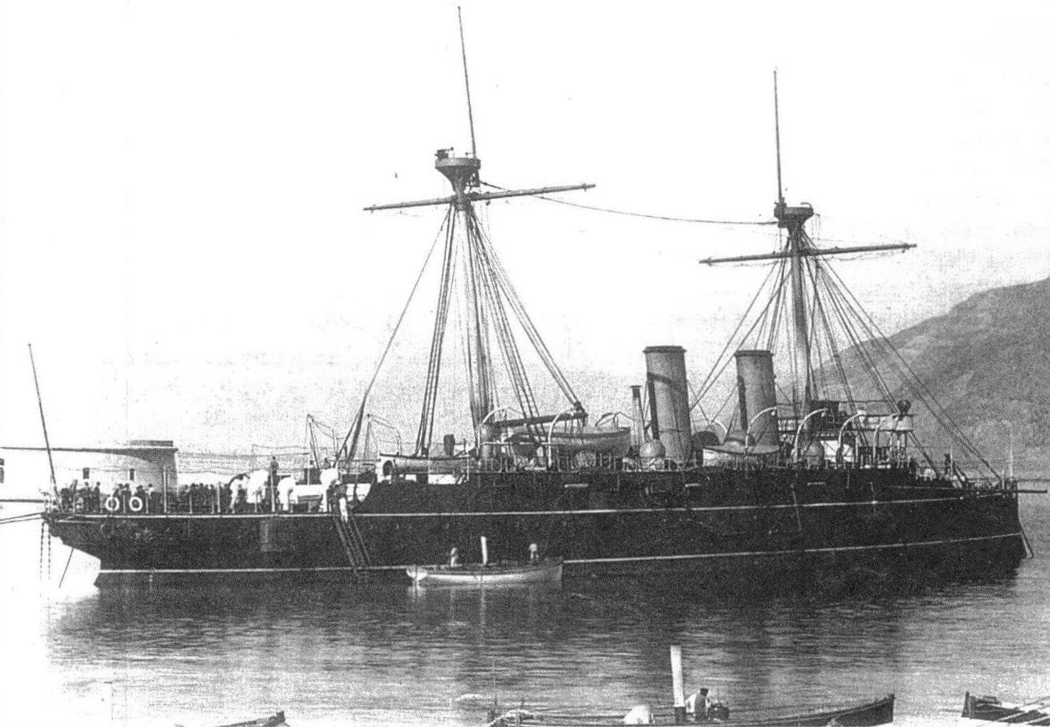 Бронепалубный крейсер «Рейна Рехенте», построенный фирмой братьев Томпсон для испанского флота.Многие технические решения, использованные при его создании, были перенесены в проект «Тиёды»