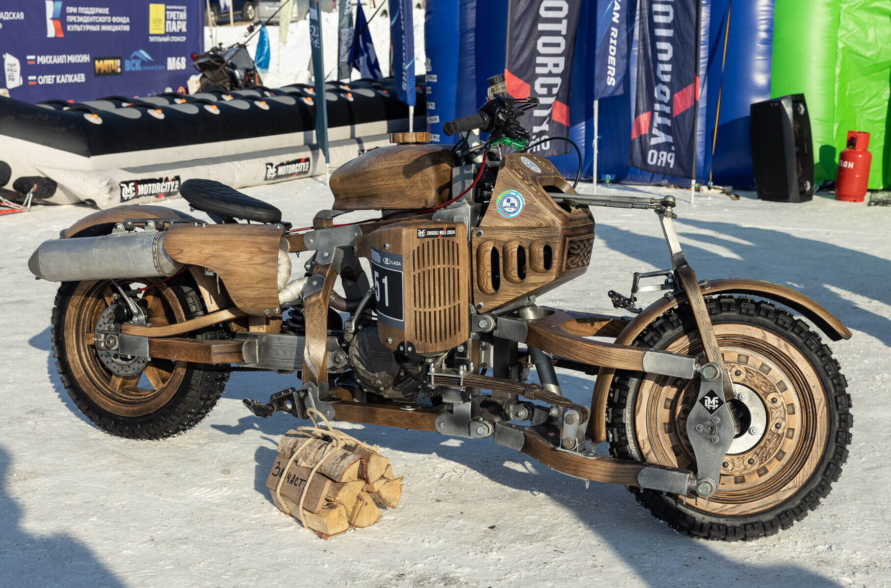Деревянный мотоцикл