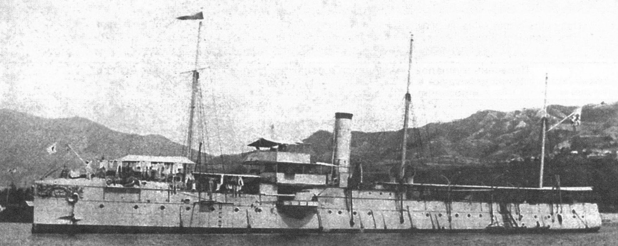 Захваченный в Вей-Хай-Вее китайский минный крейсер «Гуанбин» после включения в состав Императорского флота Японии