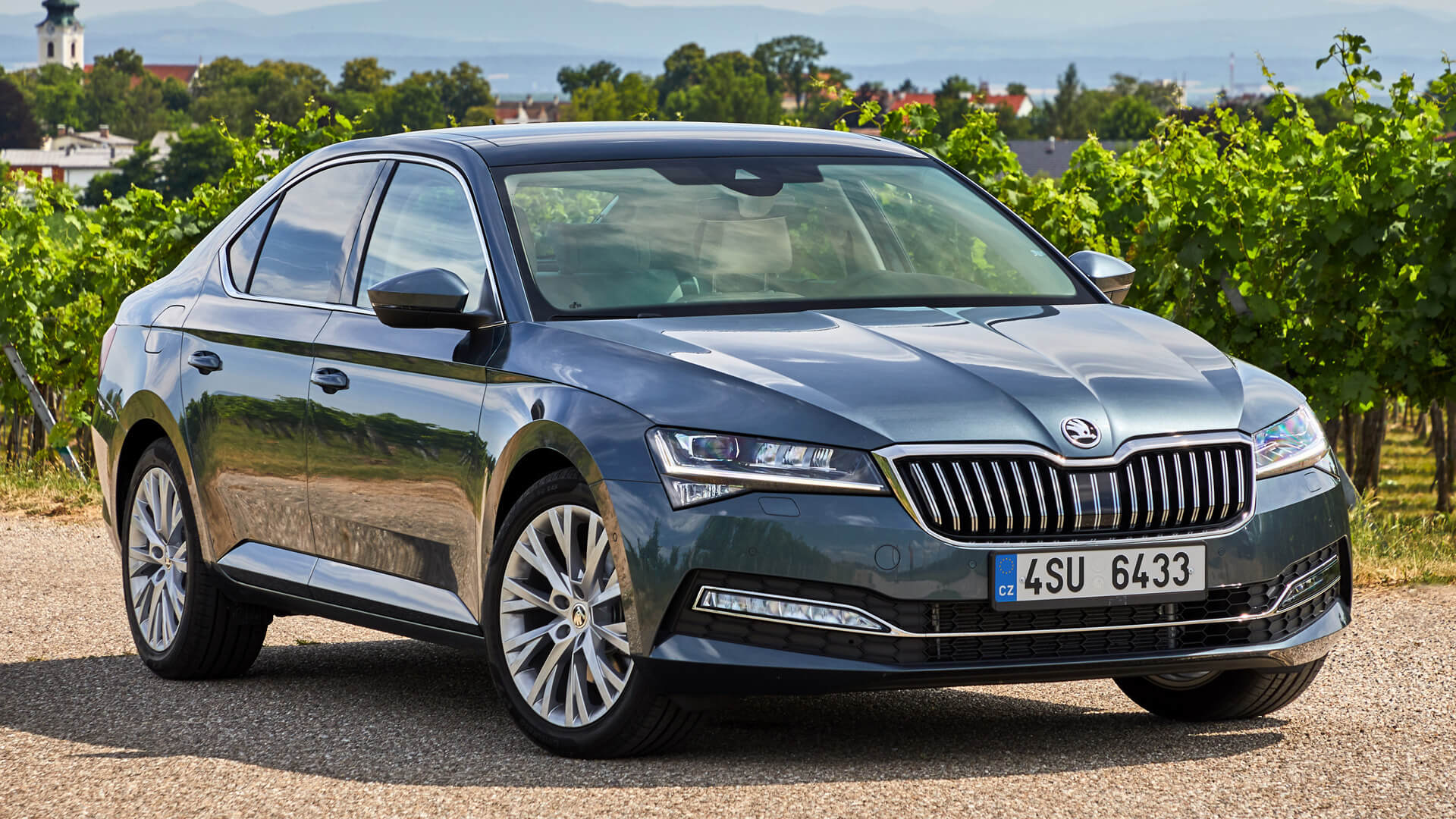 Лифтбек Skoda Superb 2019 года