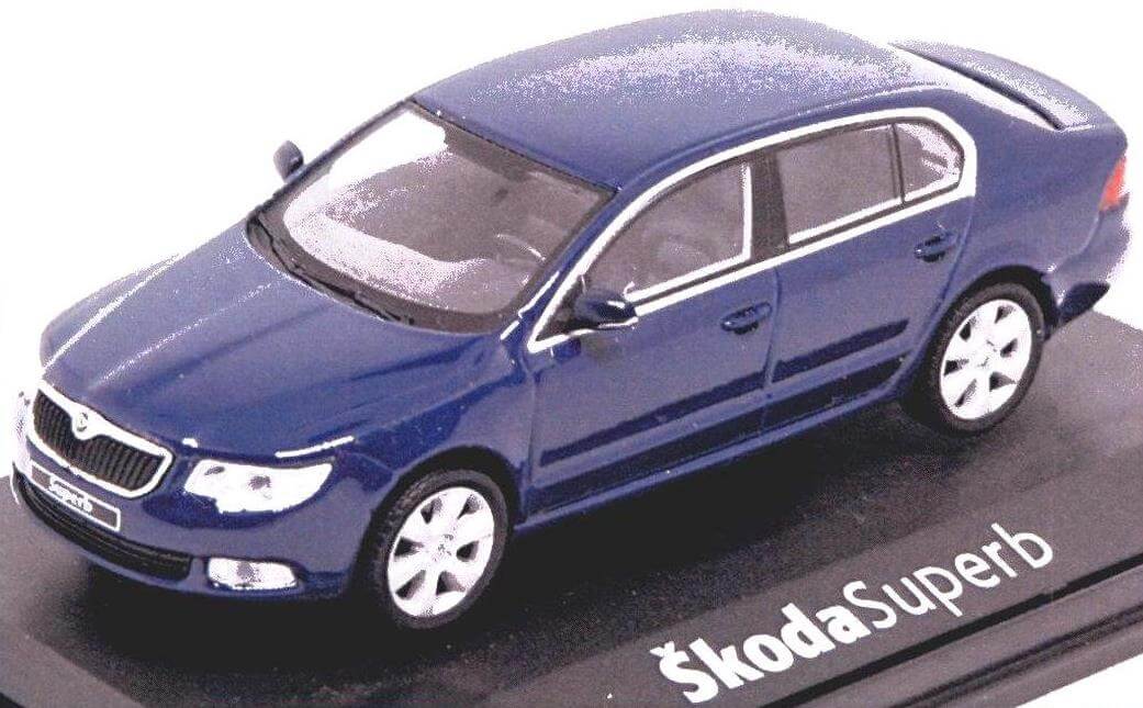 Копия седана-лифтбека Skoda Superb 2008 года фирмы Abrex