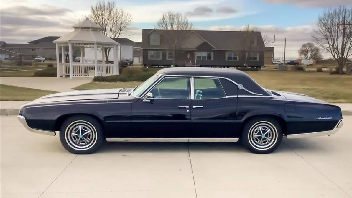 4-дверный седан-ландо Ford Thunderbird 1967 года