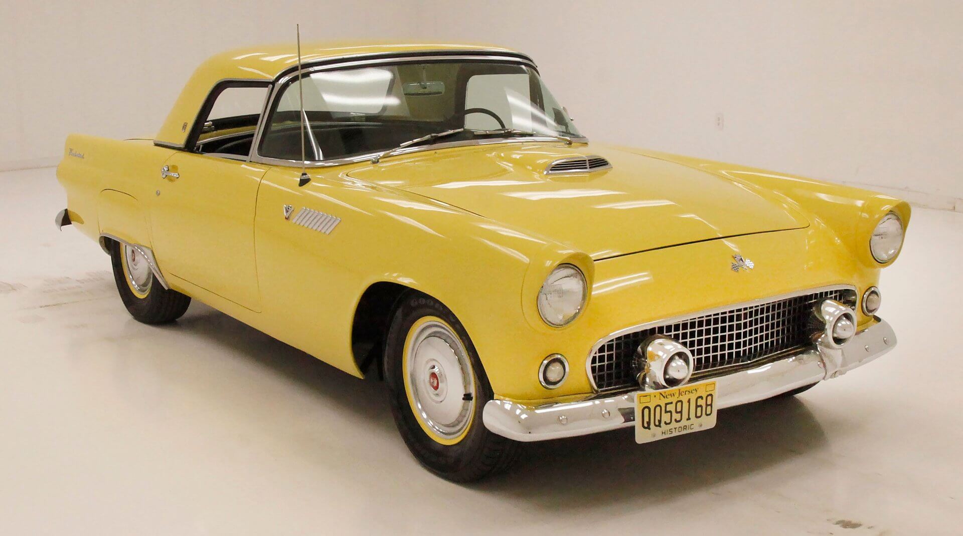 Купе Ford Thunderbird 1955 модельного года