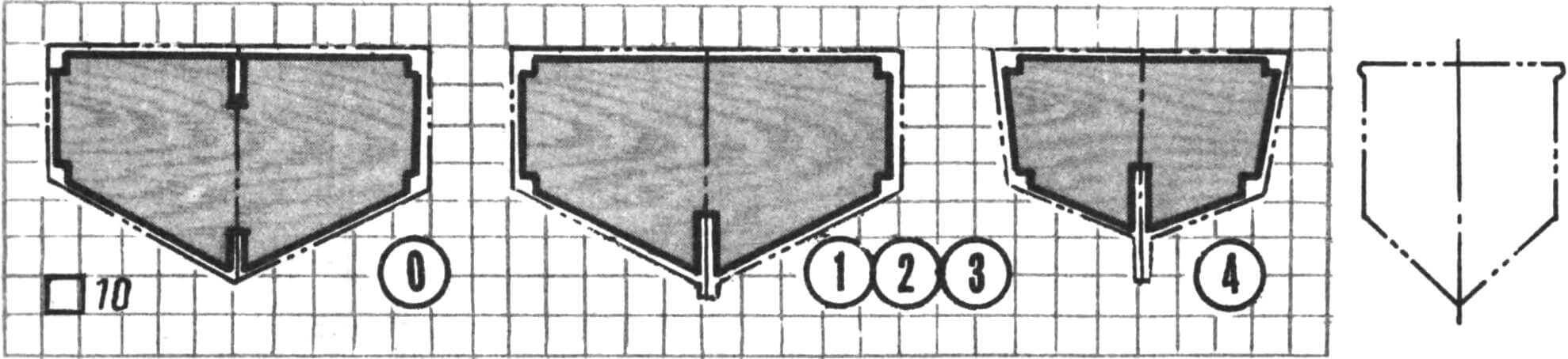 Шпангоуты корпуса. Справа показаны обводы второго варианта корпуса.