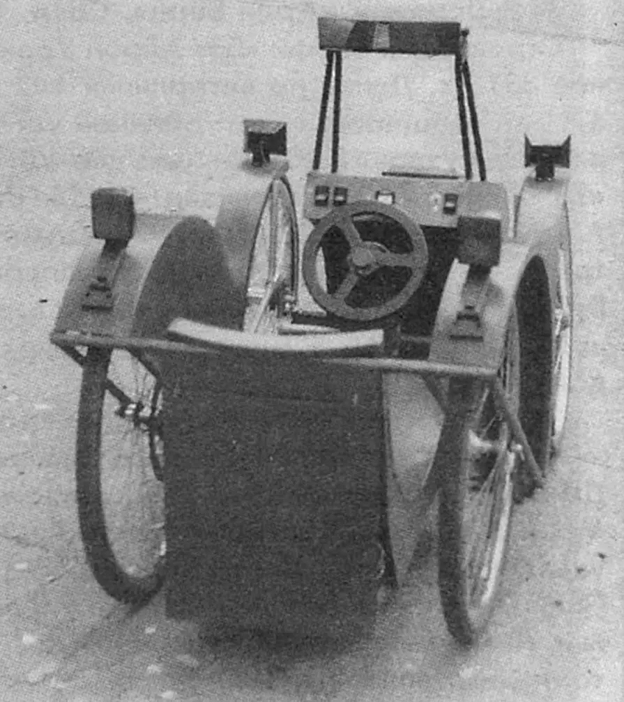 The battery compartment under the seat is covered with a lid. The brake lights and panoramic rearview mirror are from a real car.