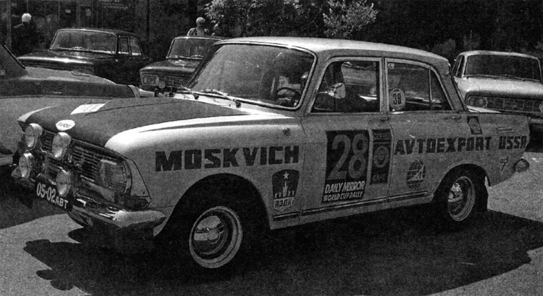 Реплика автомобиля «Москвич-412» - участника марафона «Лондон - Мехико»