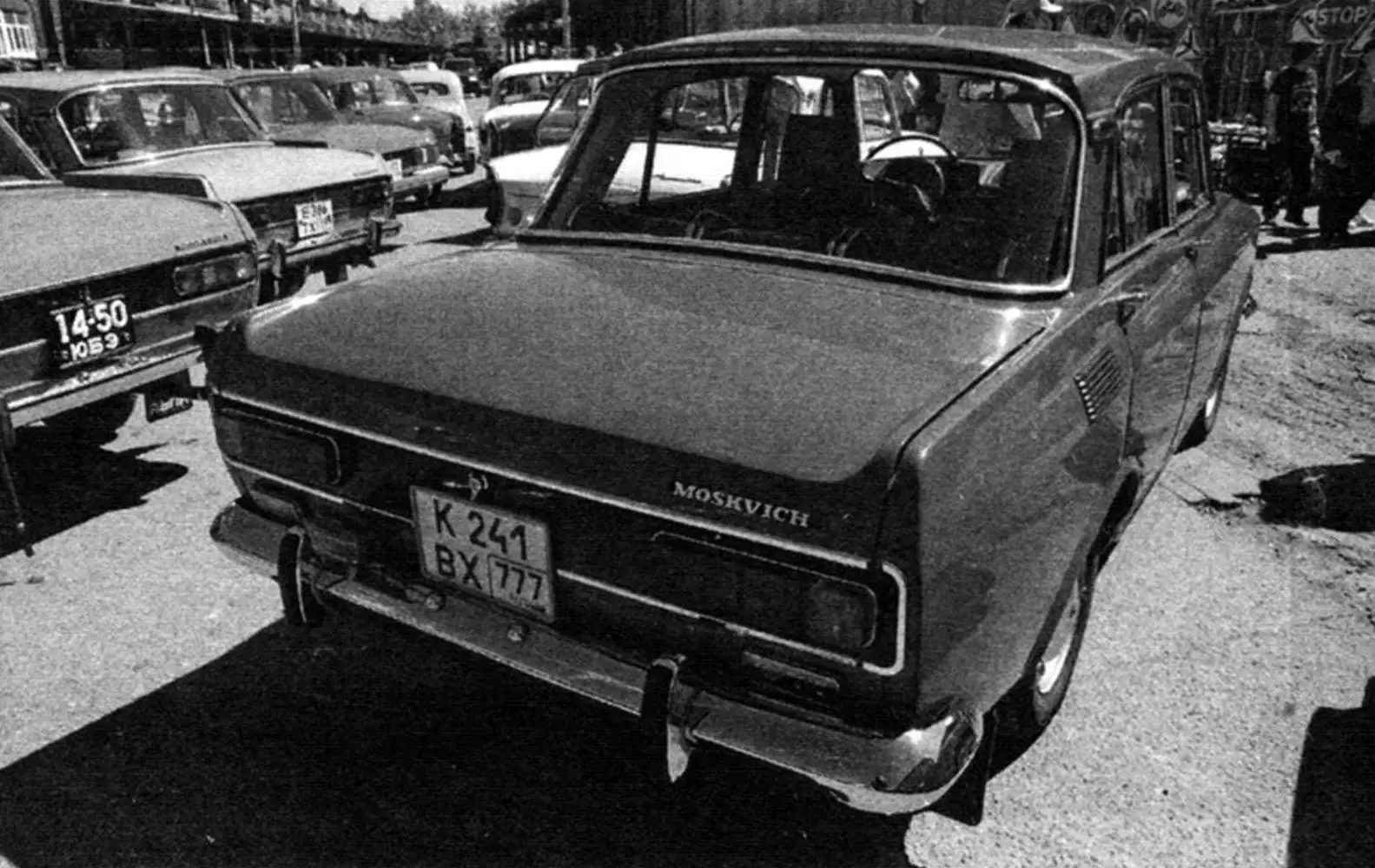 Последние «Москвичи-412ИЭ» сошли с конвейера в декабре 1975 года, задняя часть кузова у них от модели 2140