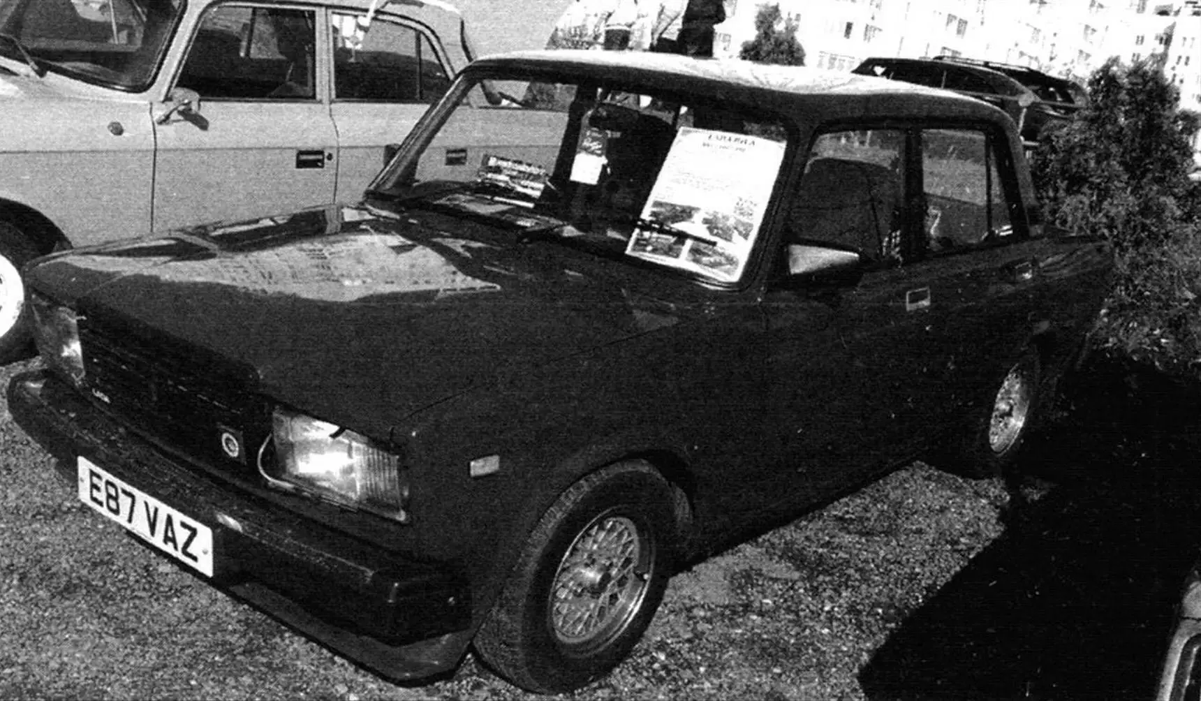 Автомобиль ВАЗ-21077 1987 года выпуска для британского рынка (правый руль, двигатель ВАЗ-2105, черная решетка радиатора, колесные диски Melber)
