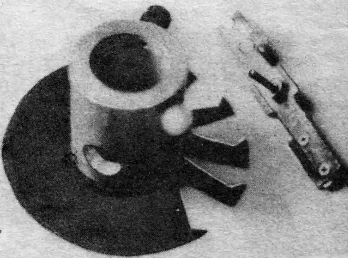 Неподвижный и вращающийся (лопастный) рабочие органы приставки.