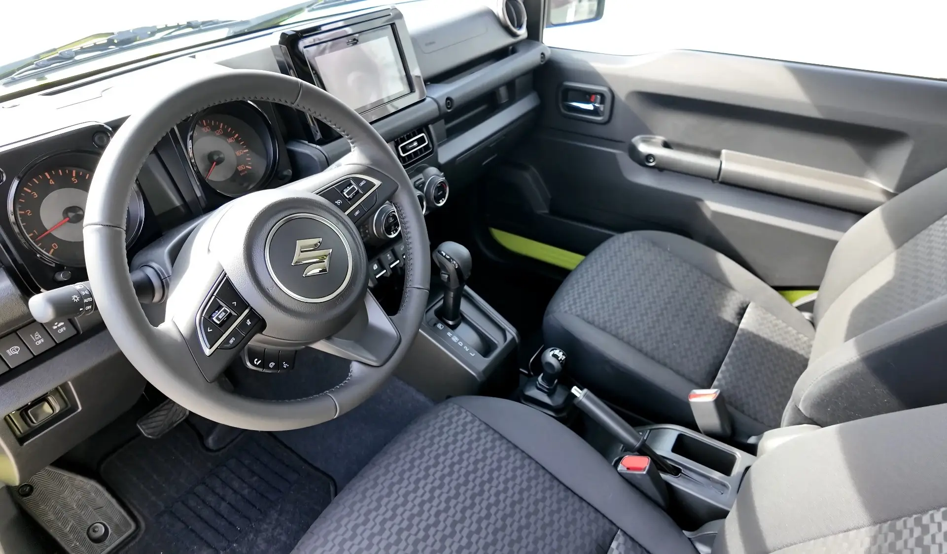 Салон Suzuki Jimny 2025