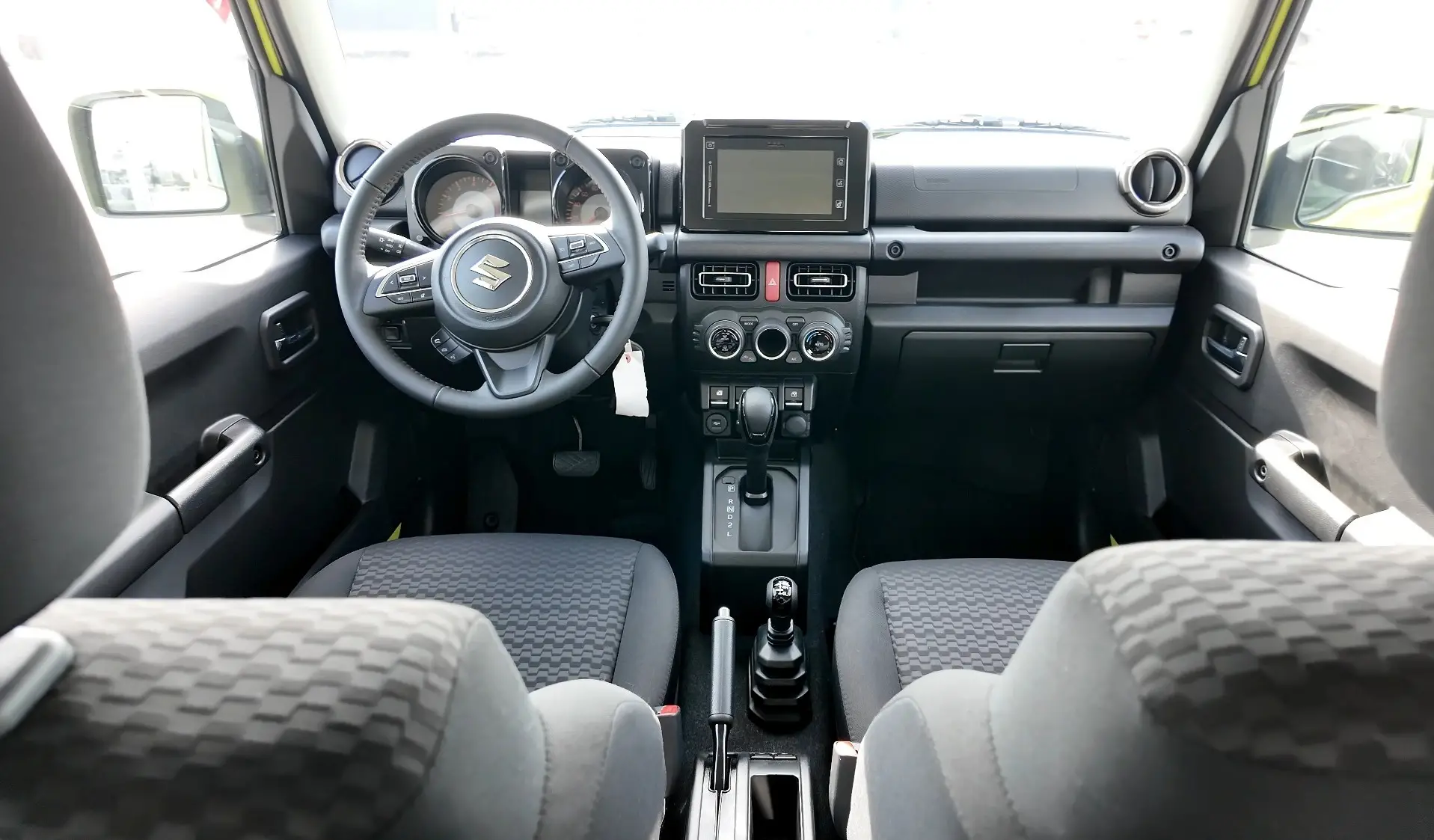 Салон Suzuki Jimny 2025