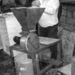 МЕЛЬНИЦА НА ПОДВОРЬЕ