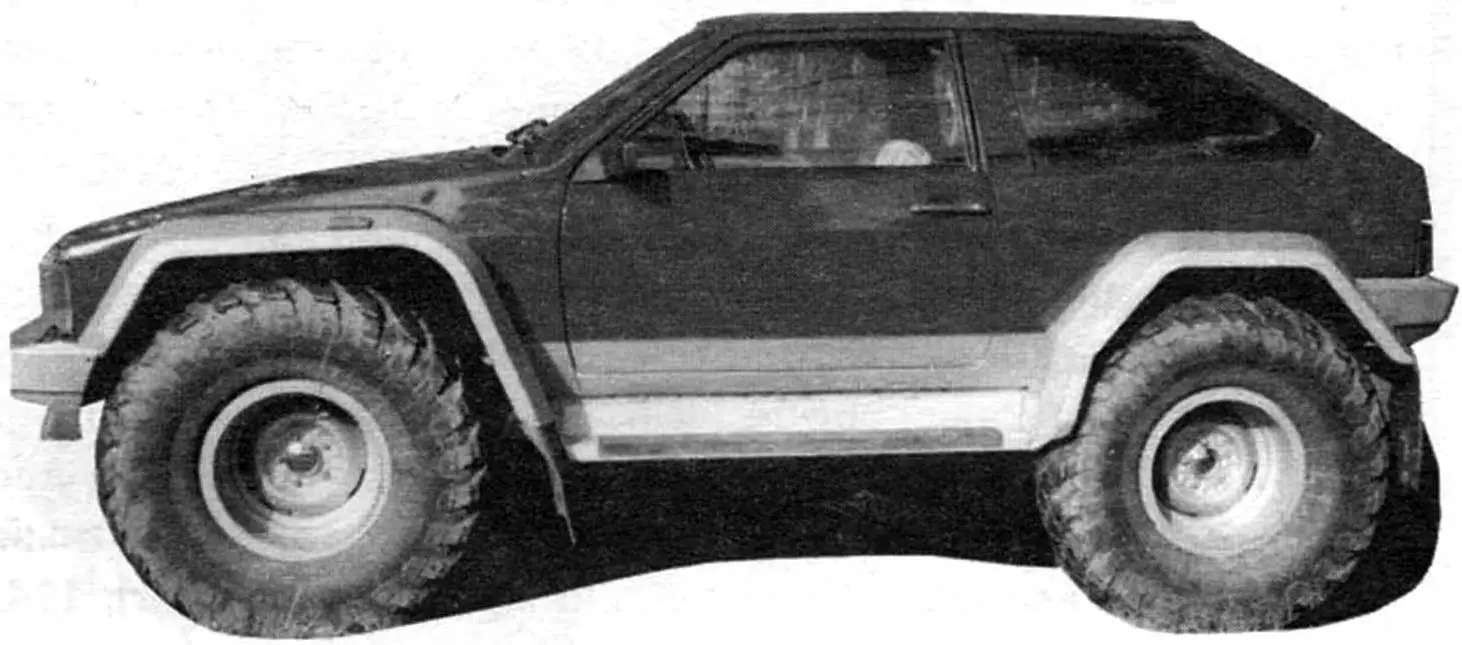 По бездорожью он пройдет, даже травки не примнет...