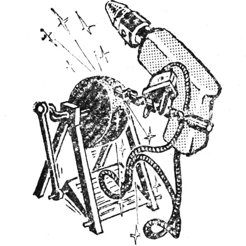 ДРЕЛЬ С «САМООБСЛУЖИВАНИЕМ»