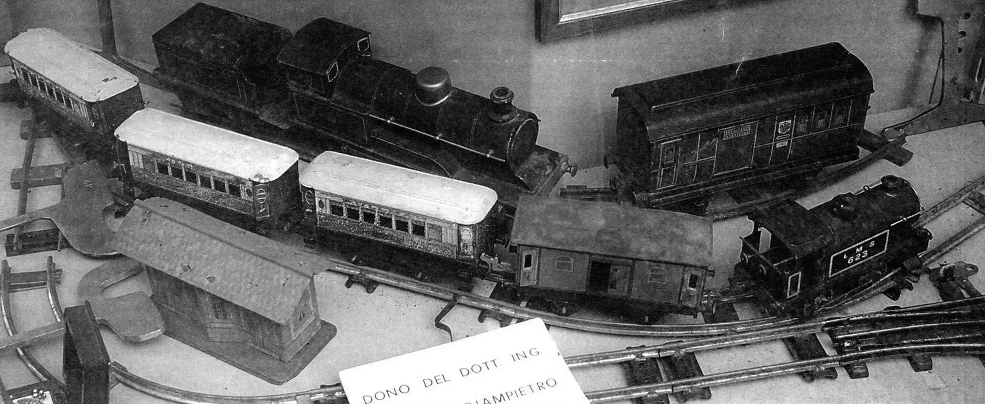 Фрагмент экспозиции музея с масштабными копиями железнодорожного транспорта начала прошлого века