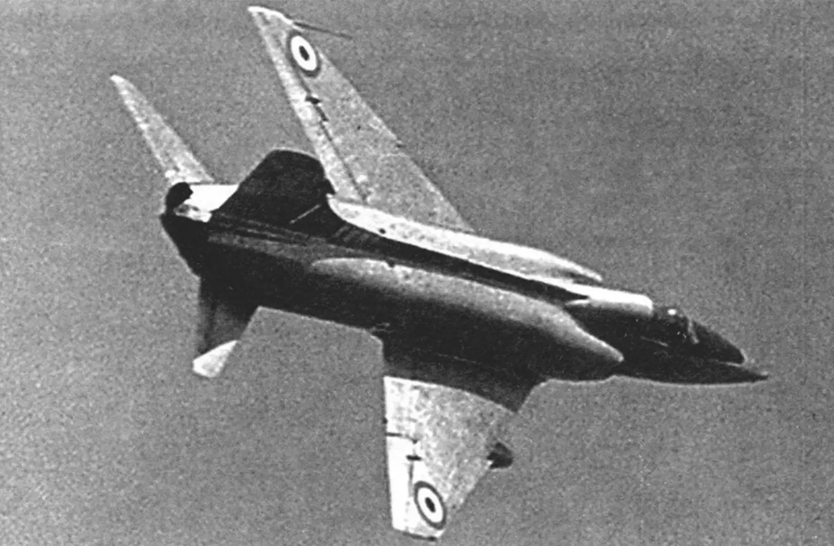 Истребитель-бомбардировщик «Марут» в полете