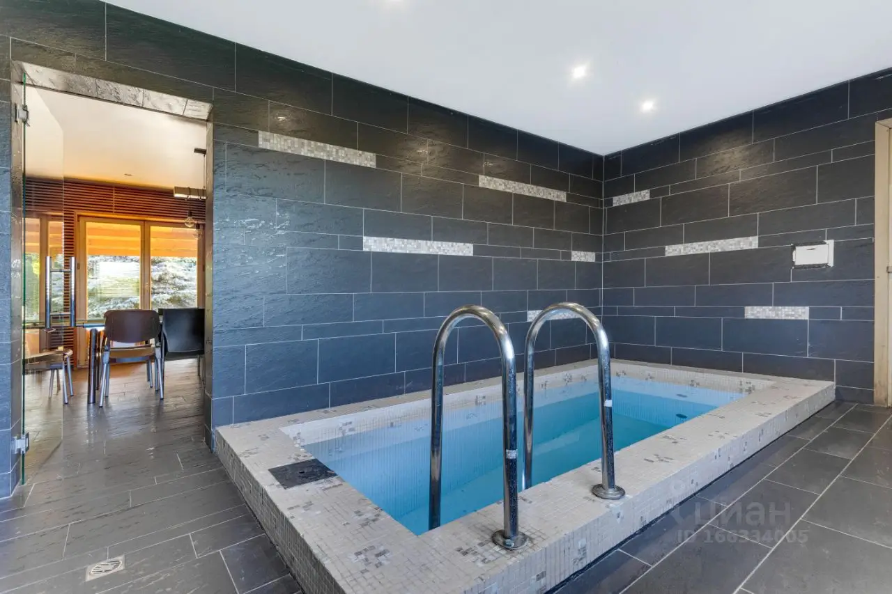 Бассейн в доме