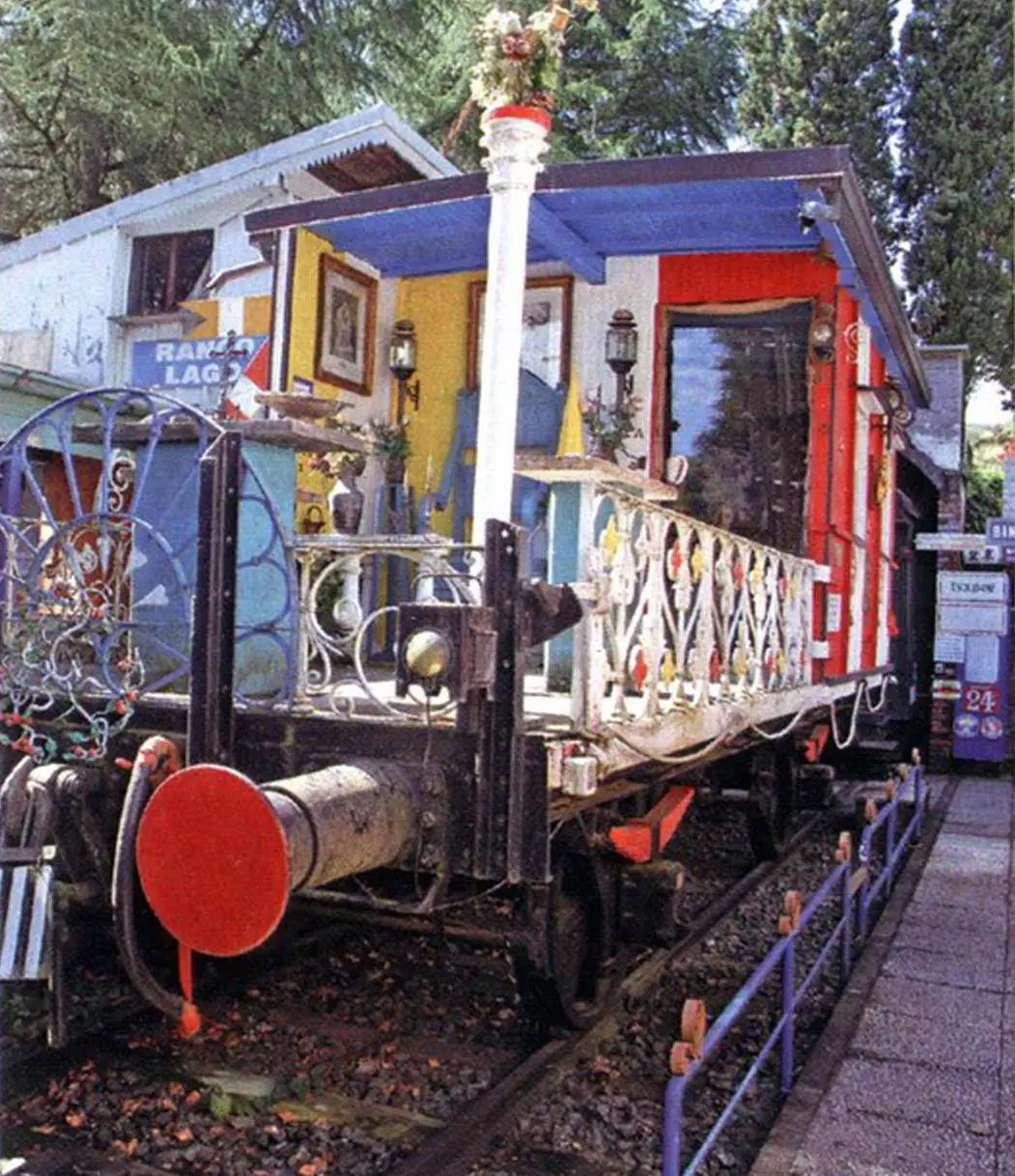 Этот вагон-капелла использовался на Северной Миланской железной дороге с 1880 по 1918 год